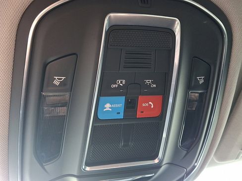 Certified 2023 Jeep Grand Cherokee Laredo image 32