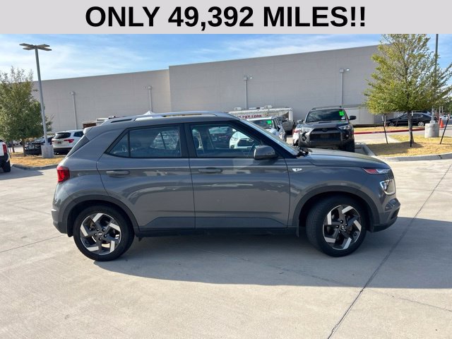 Used 2021 Hyundai Venue SEL FWD image 2