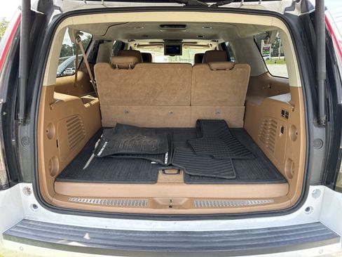 Used 2016 Cadillac Escalade ESV Platinum RWD image 40