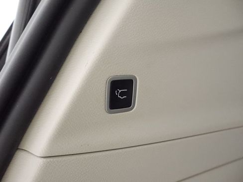 Certified 2023 Chrysler Pacifica Touring-L FWD image 11