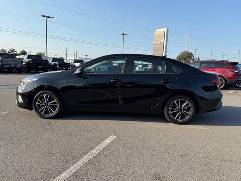 Certified 2023 Kia Forte LXS w/ LXS Technology Package FWD image 4