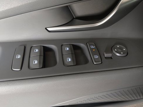 Used 2025 Hyundai Elantra SE FWD image 27