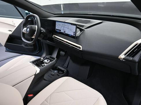 Used 2024 BMW iX xDrive50 w/ Sport Package AWD/4WD image 19