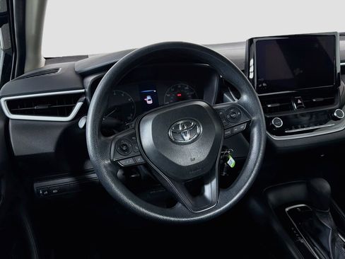Used 2025 Toyota Corolla LE FWD image 18