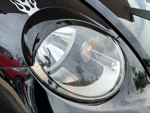 Used 2018 Volkswagen Beetle 2.0T S w/ Style & Comfort Package For S image 26