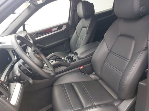 Certified 2024 Porsche Cayenne Coupe AWD/4WD image 5