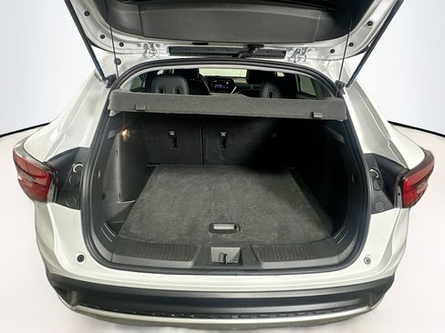 Used 2025 Chevrolet Trax LT image 27