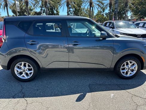 Certified 2025 Kia Soul LX w/ LX Technology Package FWD image 6