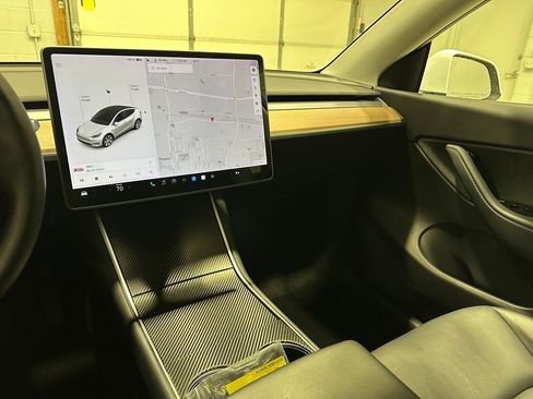 Used 2021 Tesla Model Y Long Range image 29