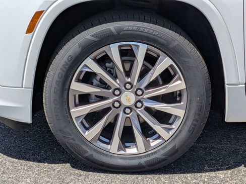 Used 2023 Chevrolet Traverse Premier FWD image 11