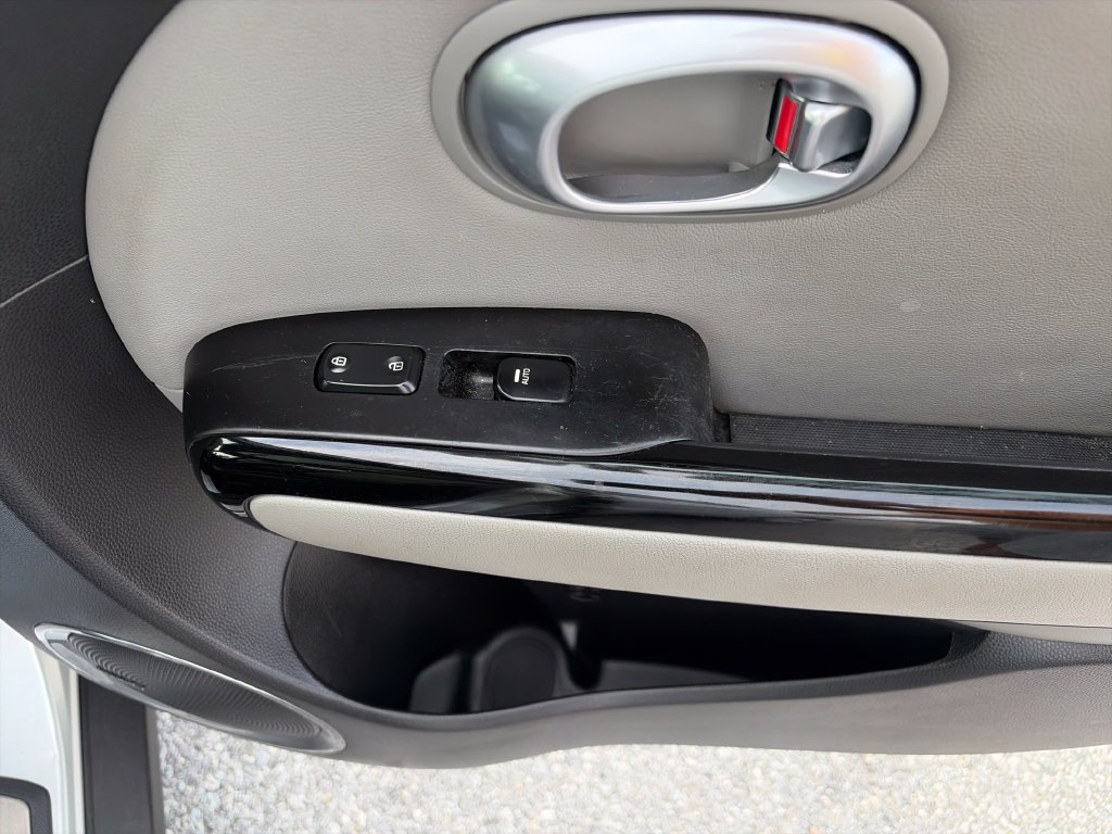 Used 2014 Kia Soul + w/ Primo Package FWD image 43