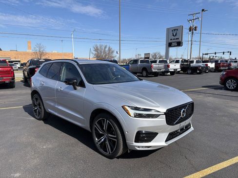 Used 2021 Volvo XC60 T5 R-Design w/ Advanced Package image 2