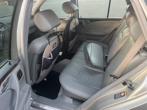 Used 2001 Mercedes-Benz E 320 4MATIC Wagon image 9