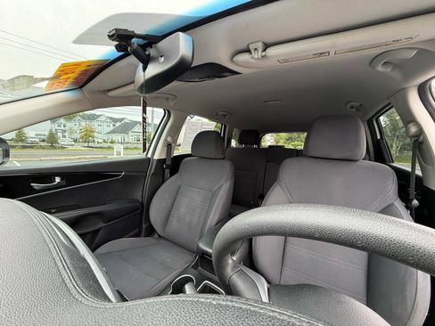 Used 2019 Kia Sorento FWD V6 image 9