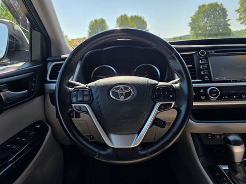 Used 2017 Toyota Highlander Limited AWD/4WD image 27