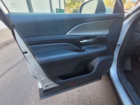 Used 2025 Toyota Grand Highlander FWD image 11