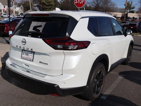Used 2024 Nissan Rogue SV w/ SV Premium Package image 5