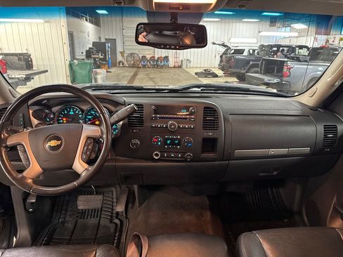 Used 2011 Chevrolet Silverado 2500 LT w/ Interior Plus Package AWD/4WD image 18