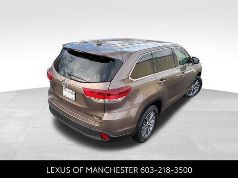 Used 2017 Toyota Highlander XLE image 6