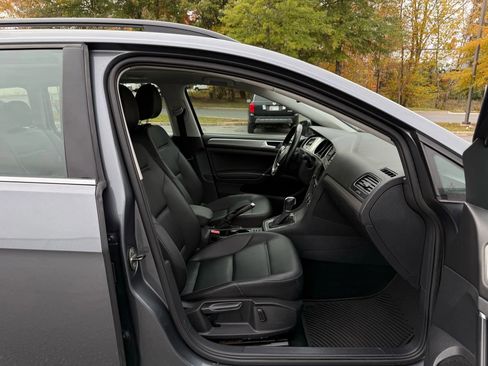 Used 2016 Volkswagen Golf Limited Edition image 26