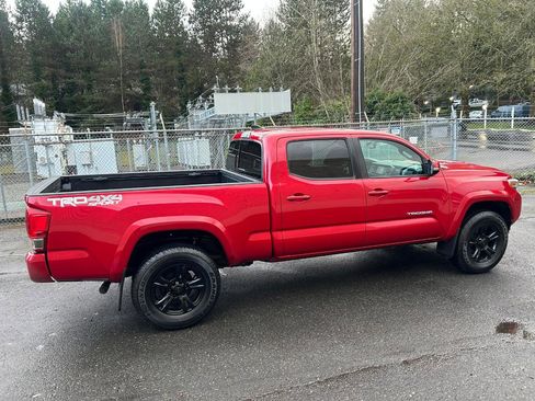 Used 2017 Toyota Tacoma TRD Sport w/ Premium & Technology Package image 4