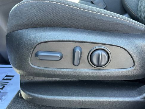 Used 2023 Chevrolet Equinox LT image 24