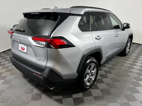 Used 2025 Toyota RAV4 XLE AWD/4WD image 5