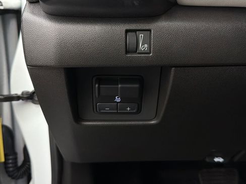 Used 2024 GMC Canyon AT4X image 29