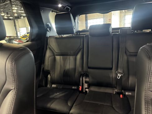 Used 2018 Land Rover Discovery HSE image 30