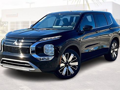 New 2025 Mitsubishi Outlander SE image 2