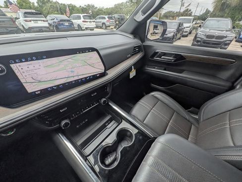 Used 2025 Chevrolet Suburban High Country RWD image 14