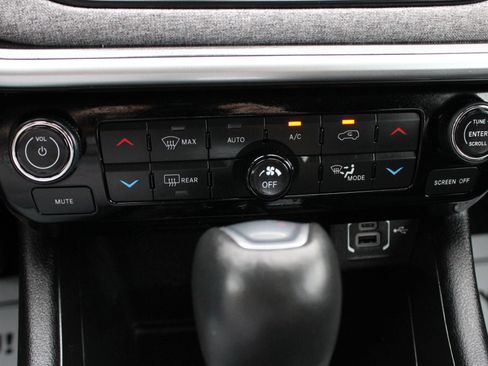 Used 2022 Jeep Compass Latitude w/ Convenience Group AWD/4WD image 39