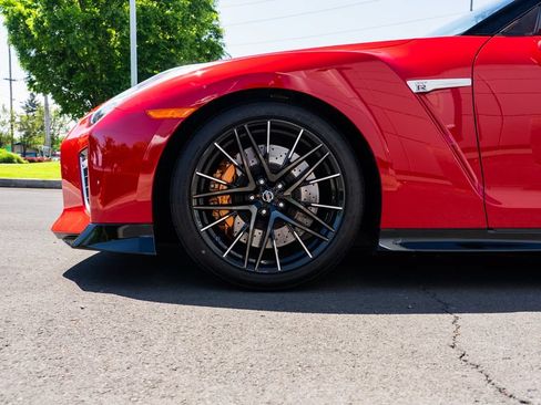 Used 2020 Nissan GT-R Premium w/ Premium Interior Package AWD/4WD image 7