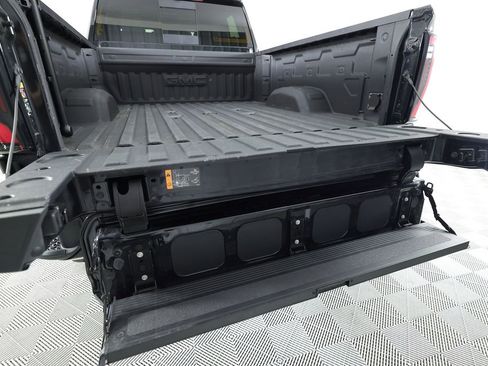 Used 2025 GMC Sierra 2500 AT4 w/ AT4 Premium Plus Package AWD/4WD image 8