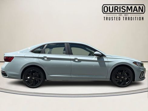 New 2026 Volkswagen Jetta SE FWD image 2