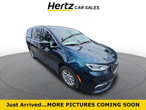 Used 2025 Chrysler Pacifica Select image 1