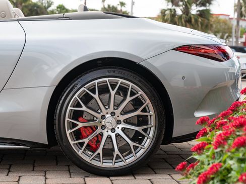 Used 2022 Mercedes-Benz SL 55 AMG 4MATIC image 15