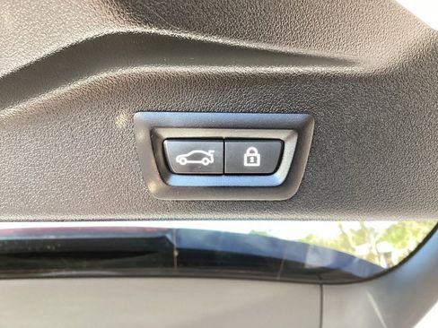 Used 2022 BMW X5 sDrive40i w/ M Sport Package image 18