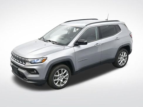Used 2022 Jeep Compass Latitude image 19