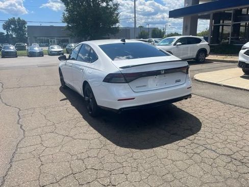 Used 2025 Honda Accord Sport image 9