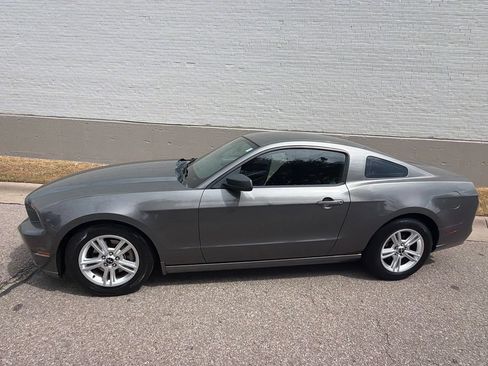 Used 2013 Ford Mustang Coupe RWD image 2