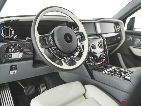 New 2025 Rolls-Royce Cullinan Black Badge image 8