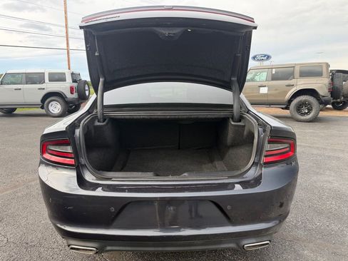 Used 2019 Dodge Charger SXT RWD image 5