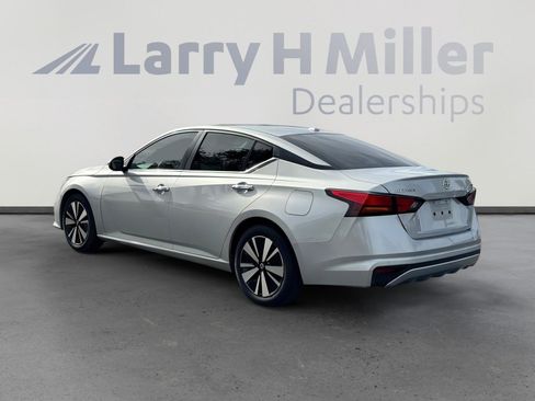 Used 2021 Nissan Altima 2.5 SV image 3