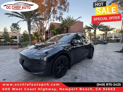 Used 2024 Tesla Model Y Long Range AWD/4WD image 1