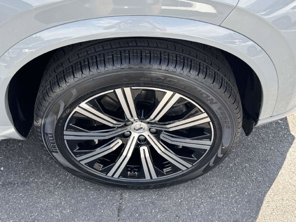 Certified 2025 Volvo XC90 B5 Core AWD/4WD image 6