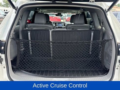 Used 2018 Toyota Highlander XLE FWD image 14