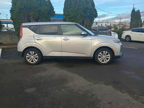 Used 2021 Kia Soul LX image 4