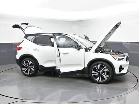Used 2023 Volvo XC40 B5 Ultimate w/ Protection Package Premier AWD/4WD image 52