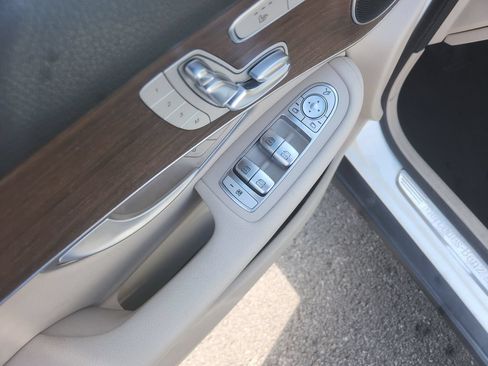 Used 2022 Mercedes-Benz GLC 300 4MATIC image 7